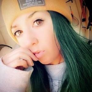 Meet your Posher, Alyssa